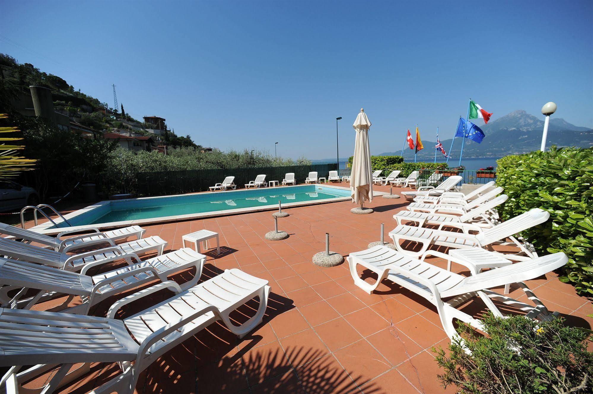 Hotel Caribe - Garda Lake Collection ブレンゾーネ エクステリア 写真