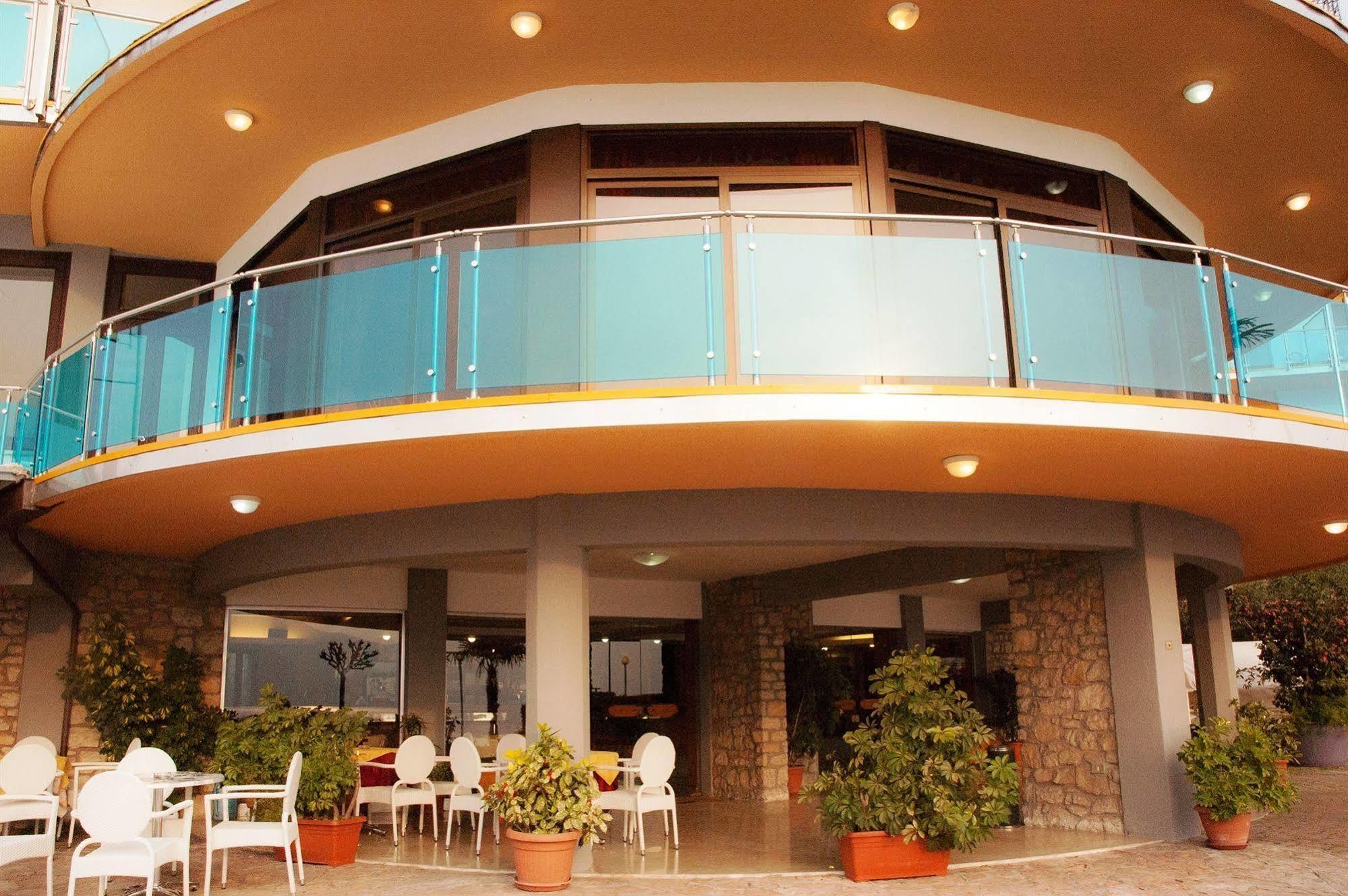 Hotel Caribe - Garda Lake Collection ブレンゾーネ エクステリア 写真