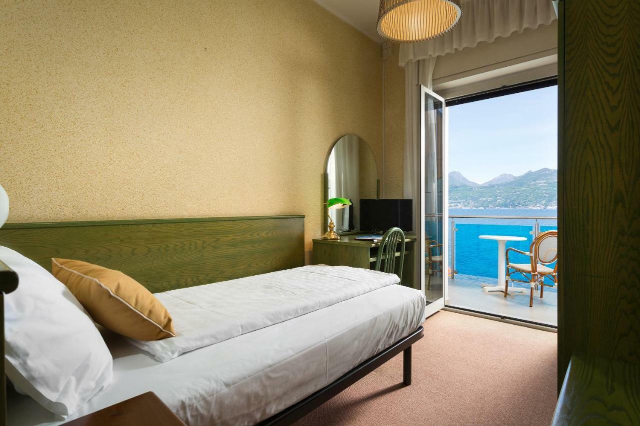 Hotel Caribe - Garda Lake Collection ブレンゾーネ エクステリア 写真
