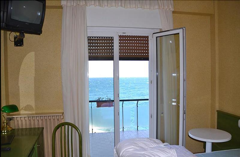 Hotel Caribe - Garda Lake Collection ブレンゾーネ エクステリア 写真